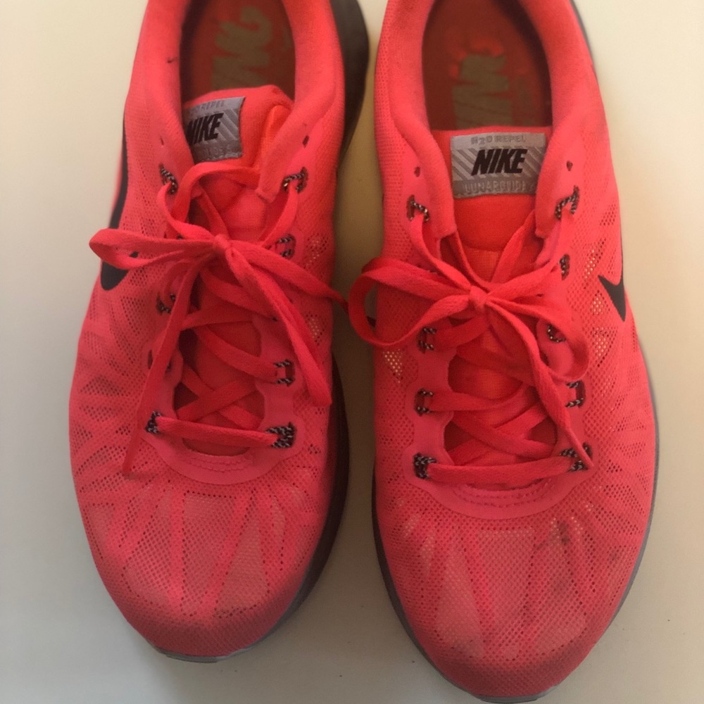 Nike women’s sneaker
